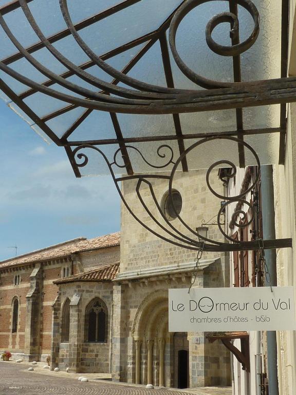 Le Dormeur Du Val Bed & Breakfast Le Mas-d'Agenais Exterior photo
