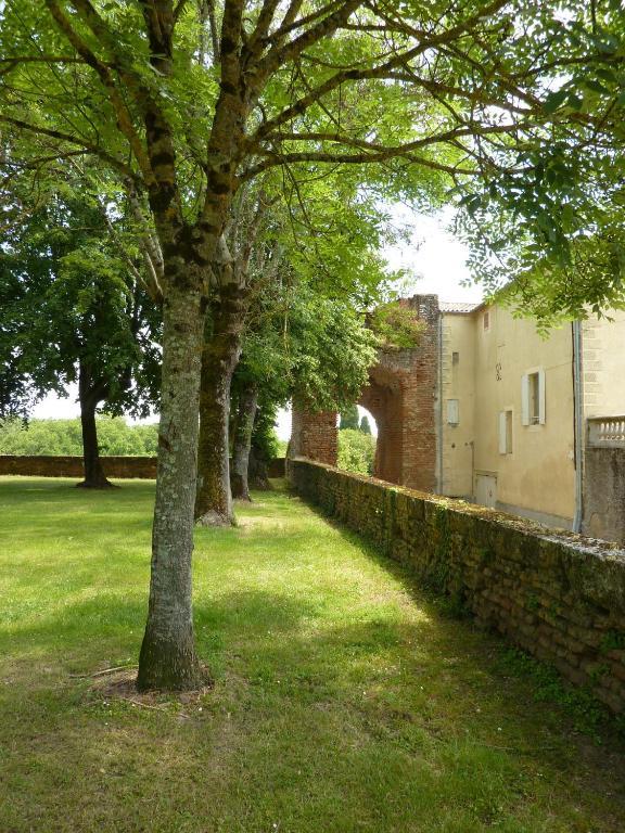 Le Dormeur Du Val Bed & Breakfast Le Mas-d'Agenais Exterior photo