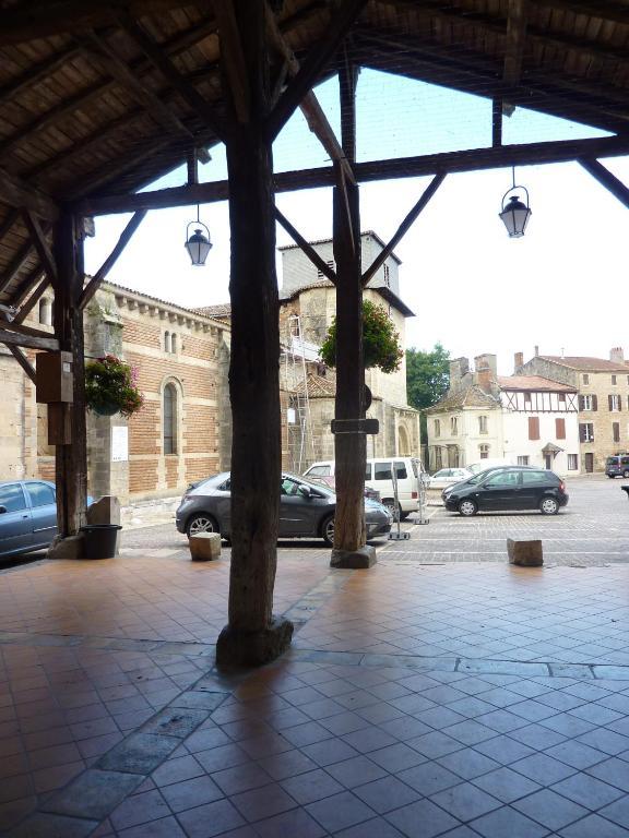 Le Dormeur Du Val Bed & Breakfast Le Mas-d'Agenais Exterior photo