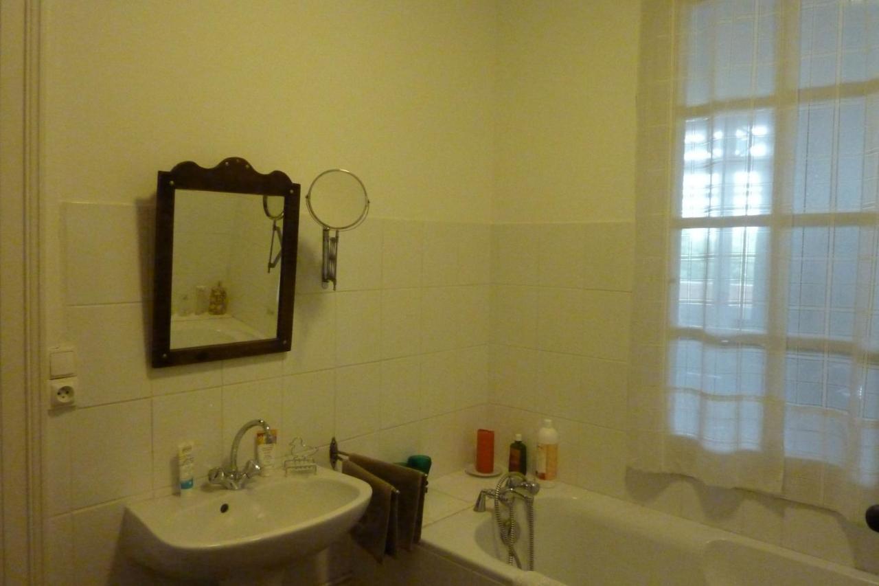 Le Dormeur Du Val Bed & Breakfast Le Mas-d'Agenais Room photo